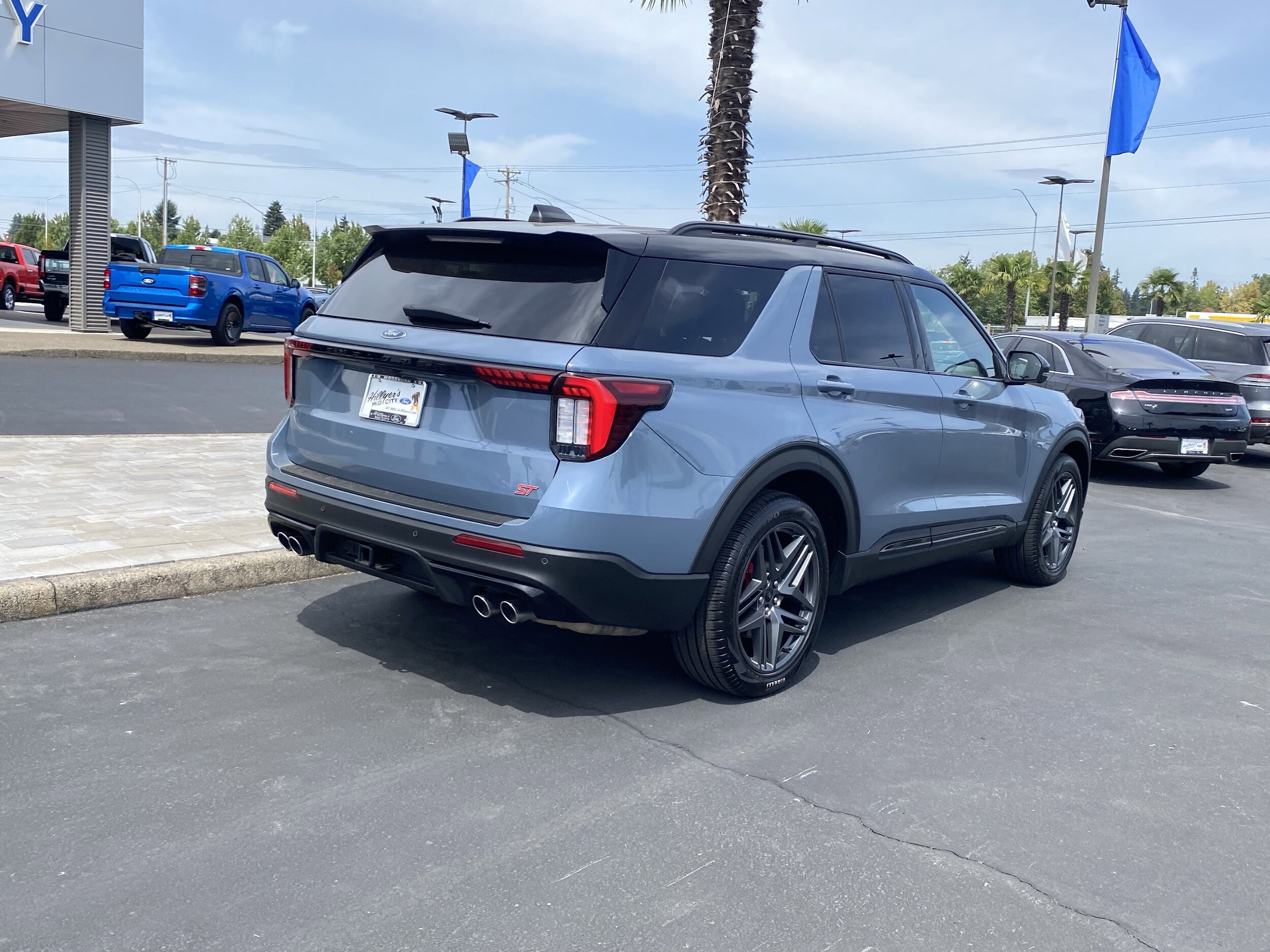 2025 Ford Explorer ST photo 3