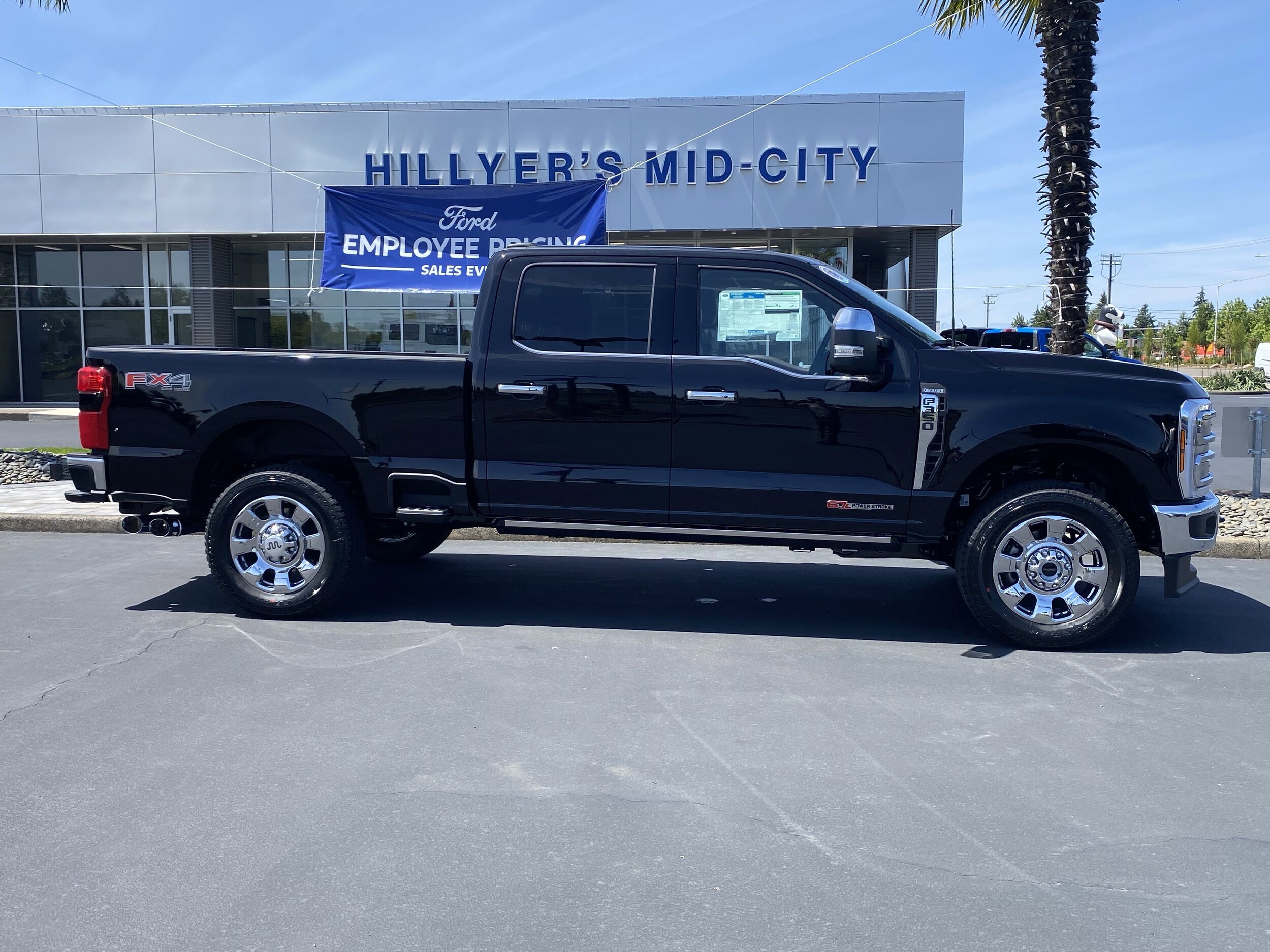 2025 Ford F-350 King Ranch photo 2