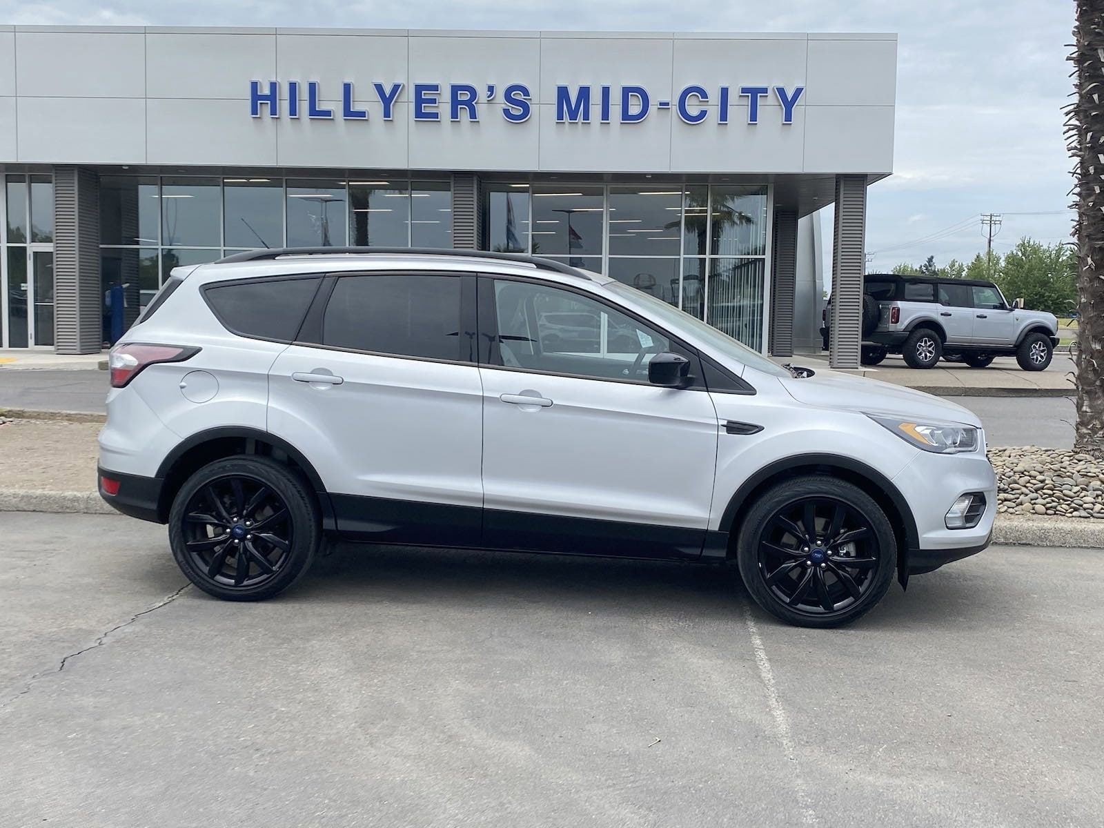 Used 2018 Ford Escape SE with VIN 1FMCU9GD0JUB44913 for sale in Woodburn, OR