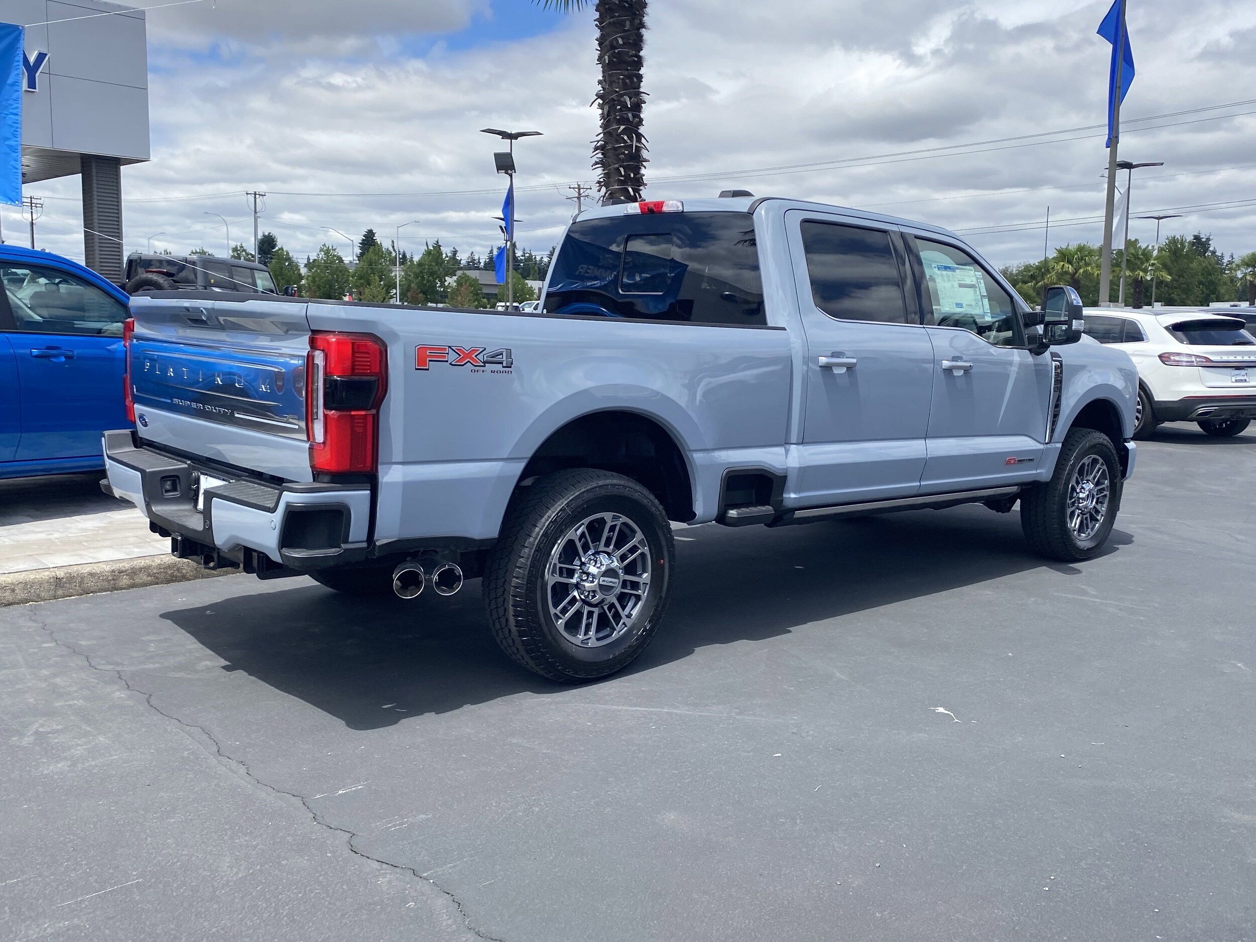 2025 Ford F-350 Platinum photo 3