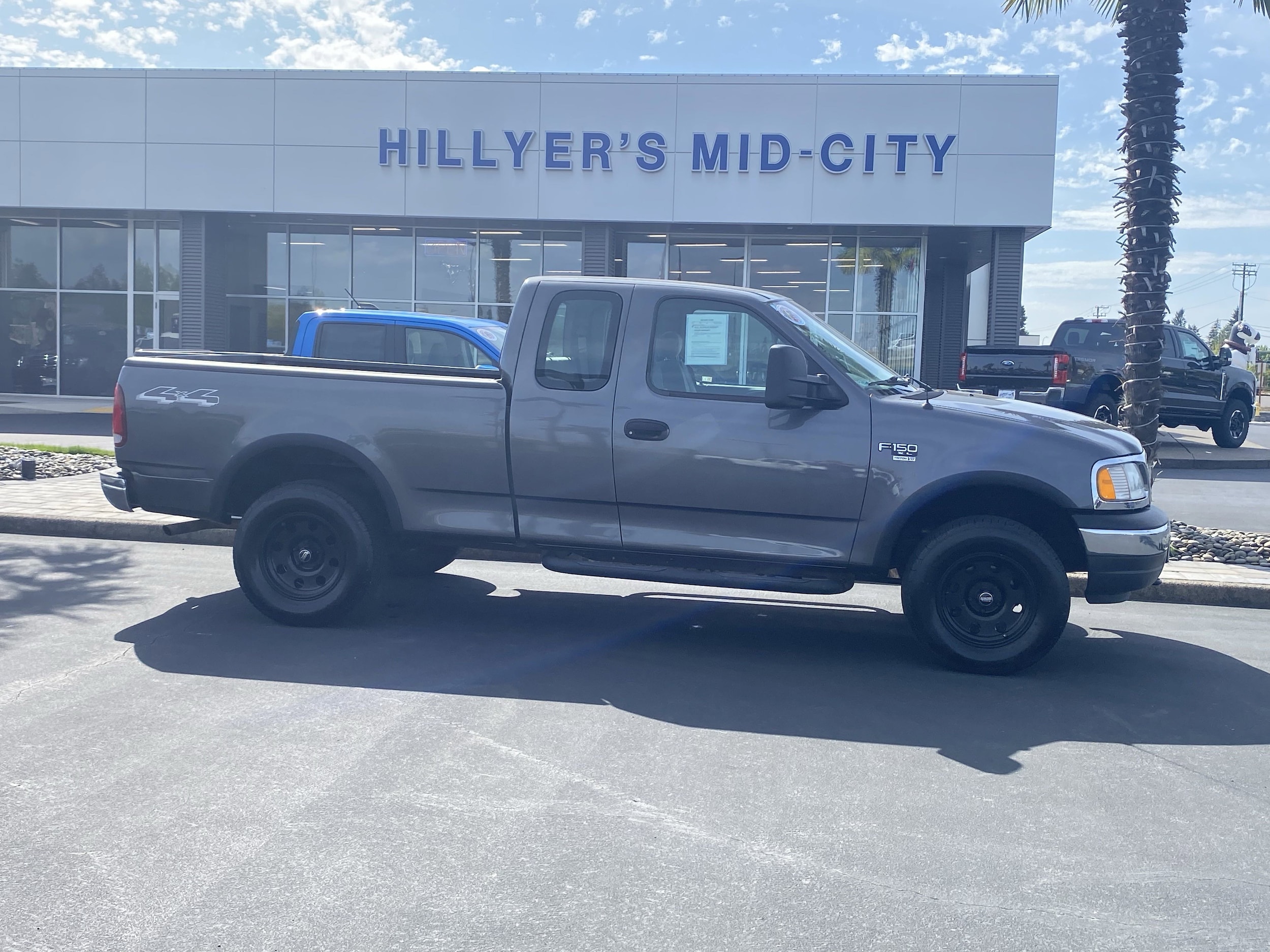 Used 2002 Ford F-150 XL with VIN 1FTRX18W12NA51191 for sale in Woodburn, OR