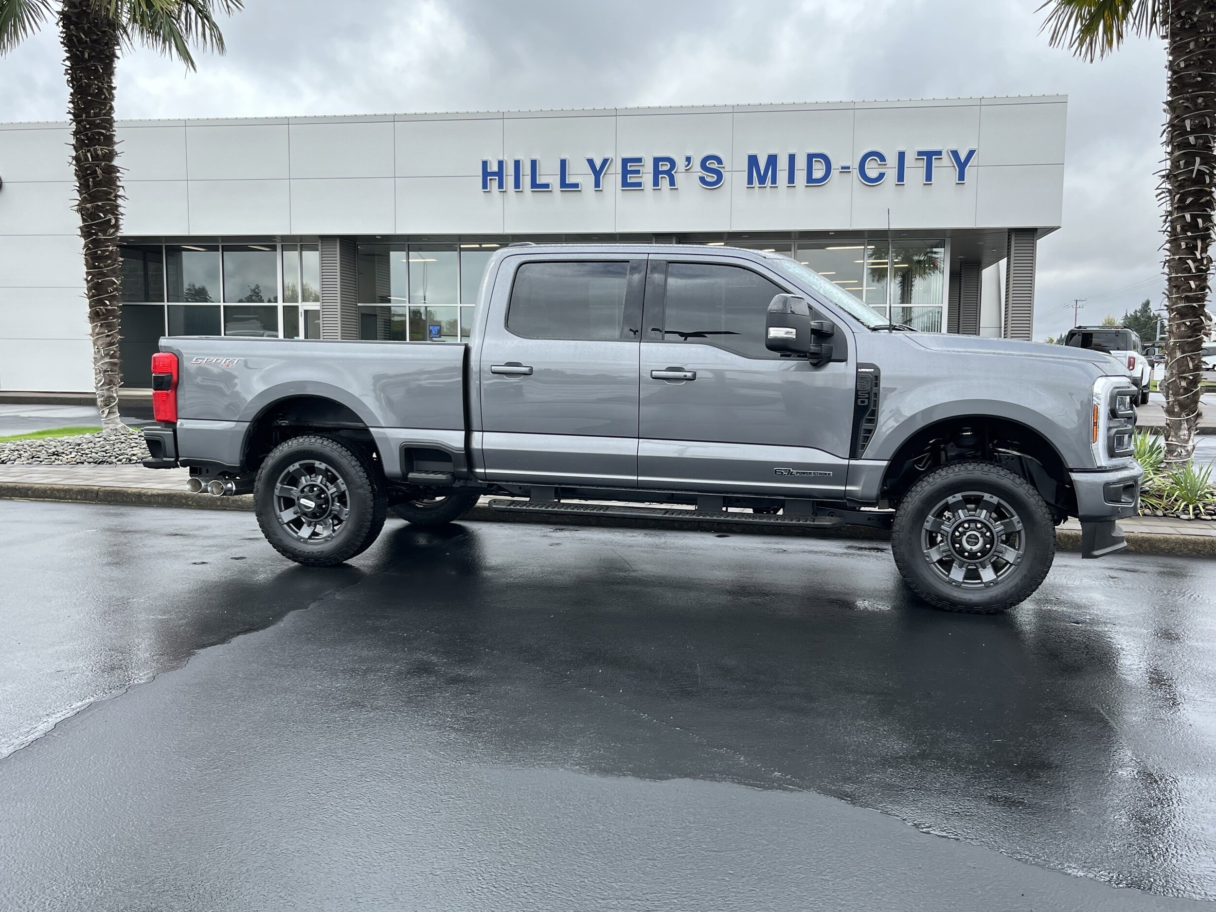 2024 Ford F-350 Lariat photo 2