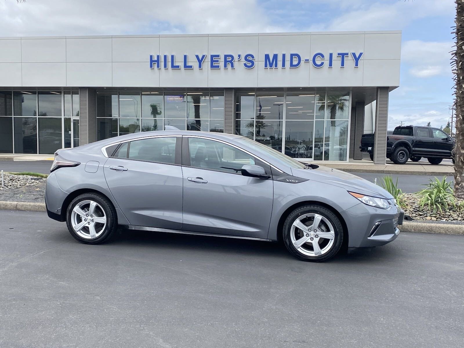 Used 2018 Chevrolet Volt LT with VIN 1G1RC6S59JU158494 for sale in Woodburn, OR