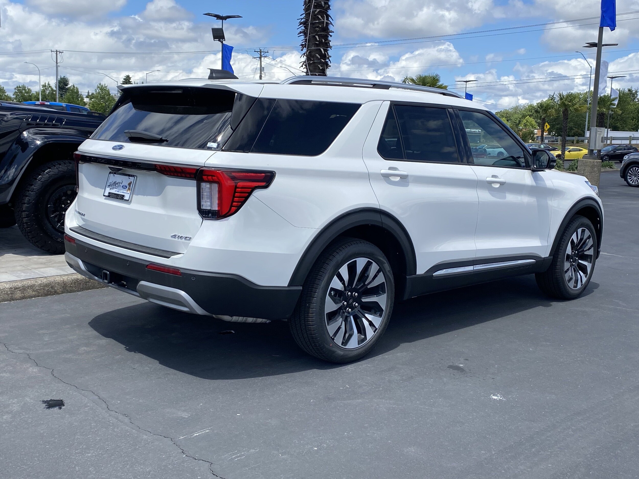 2025 Ford Explorer Platinum photo 2