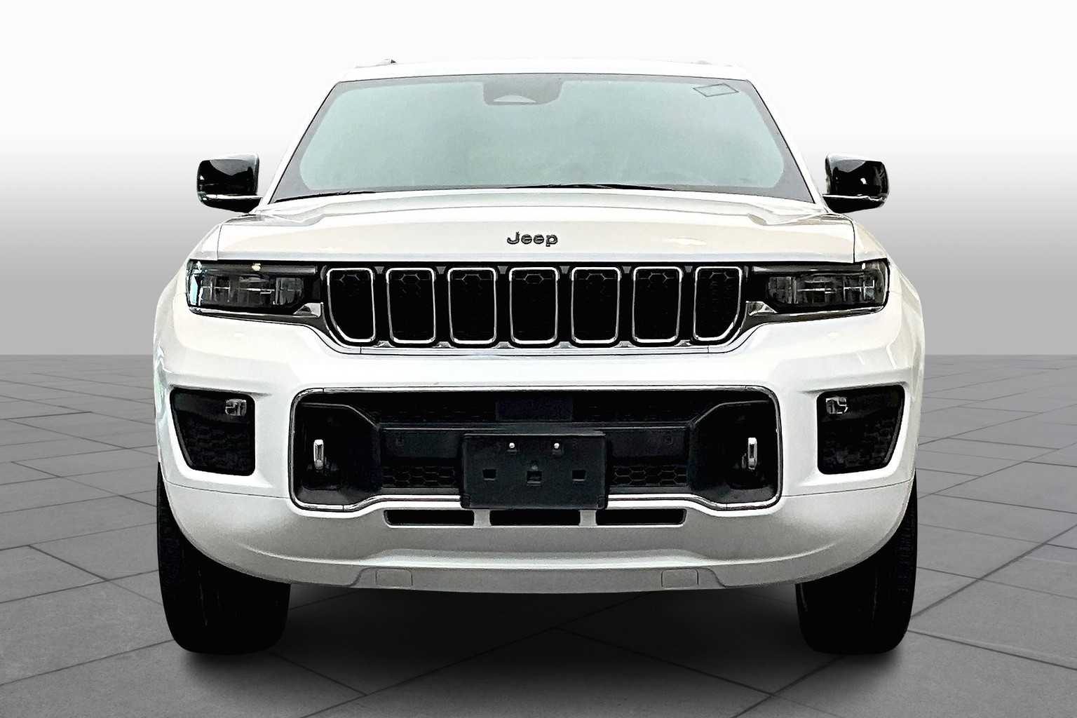 2022 Jeep Grand Cherokee Overland photo 2