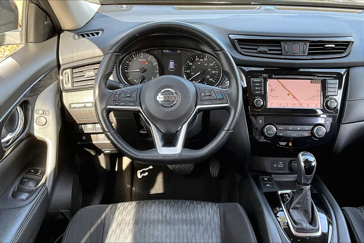 2020 Nissan Rogue SV photo 4