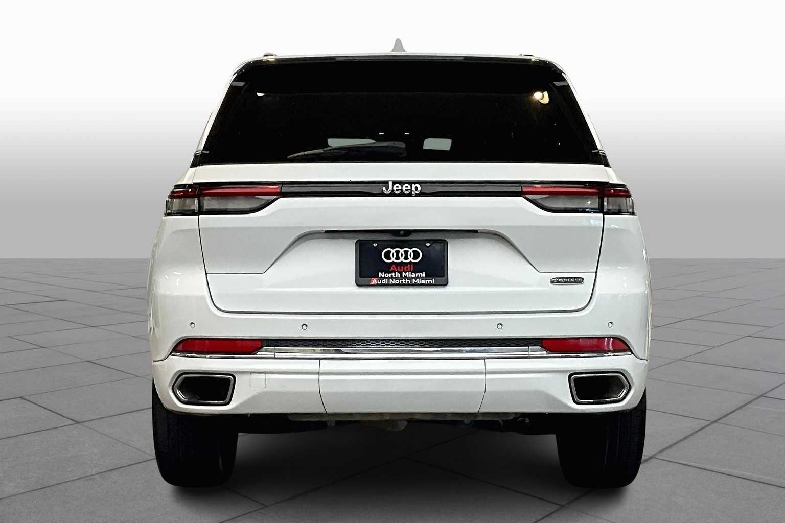 2022 Jeep Grand Cherokee Overland photo 3