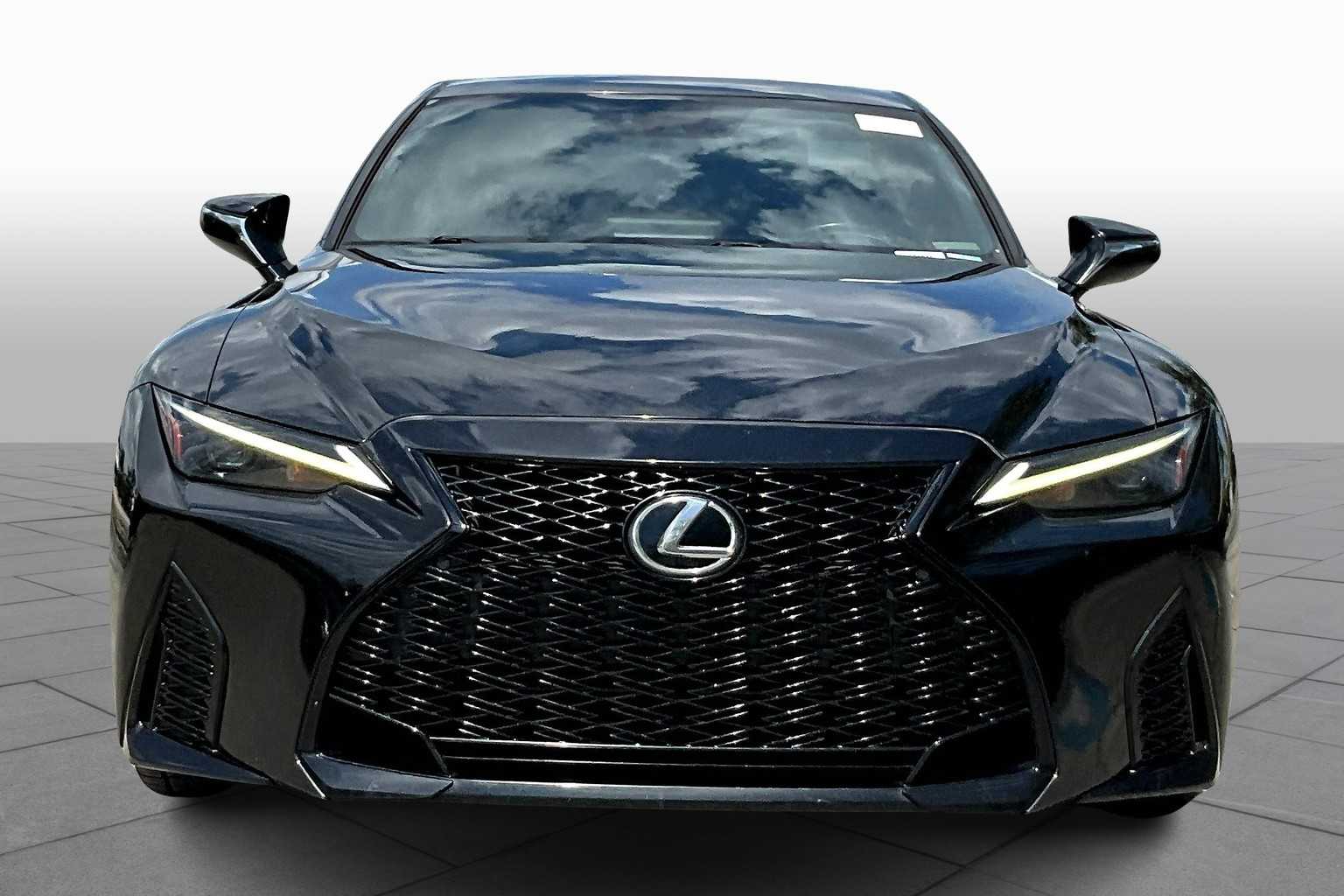 2022 Lexus IS 350 F SPORT photo 2