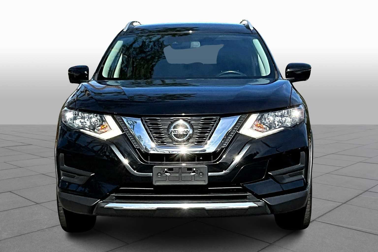 2020 Nissan Rogue SV photo 2