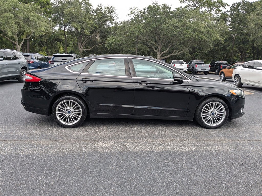 2016 Ford Fusion SE photo 2