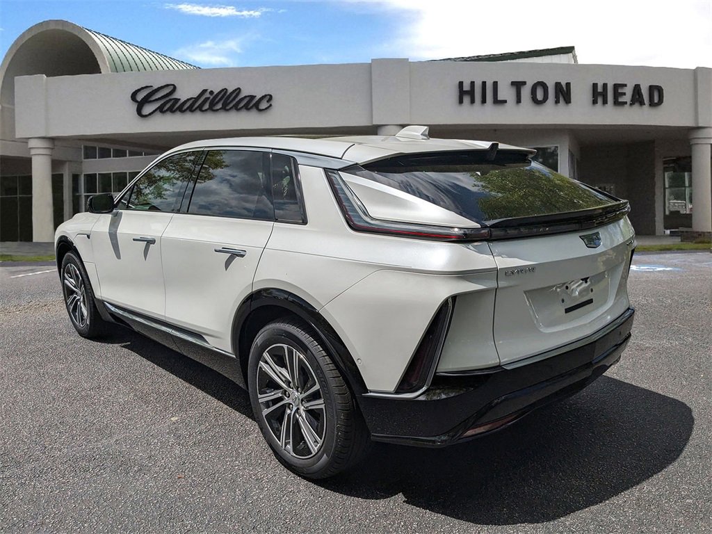 2025 Cadillac Lyriq Luxury photo 3