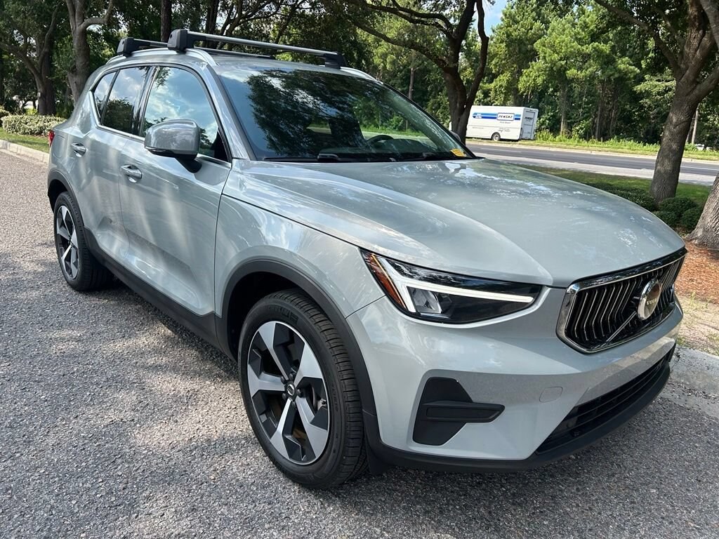 Used 2025 Volvo XC40 B5 Core Bright Theme SUV