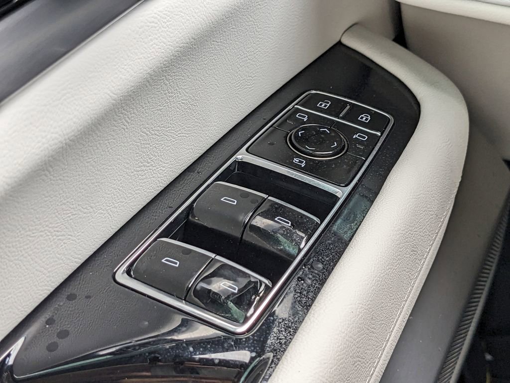 2026 Cadillac VISTIQ Luxury - Photo 30