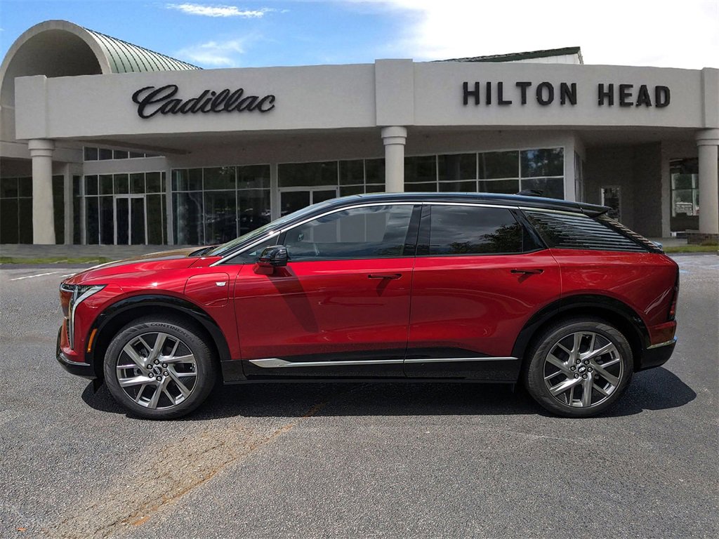 2025 Cadillac Optiq Luxury photo 3