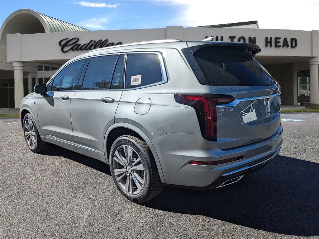 2025 Cadillac XT6 Premium Luxury photo 3