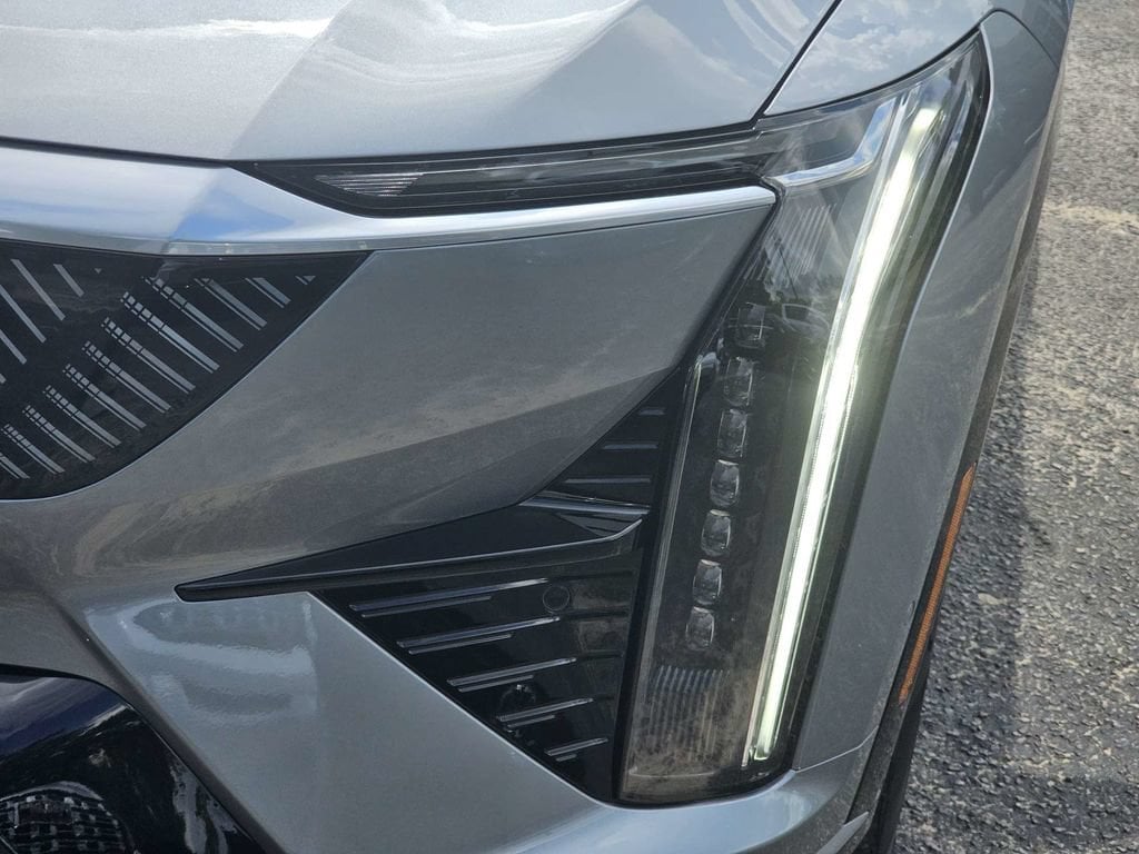 2027 Cadillac OPTIQ Luxury - Photo 10