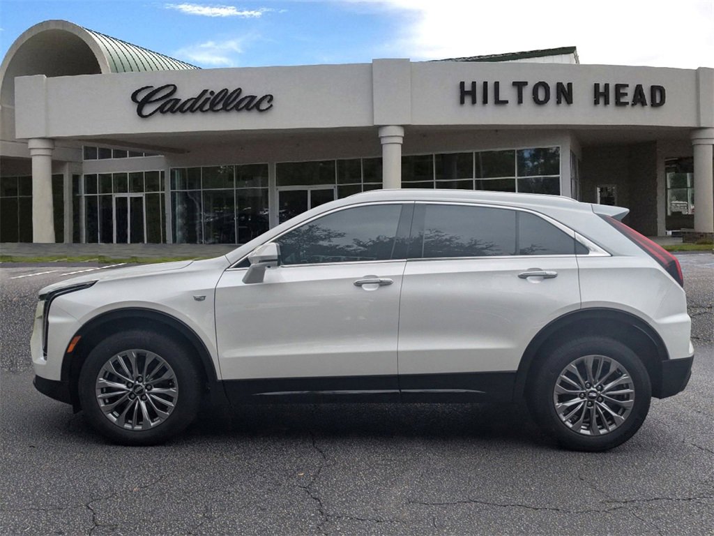 2025 Cadillac XT4 Premium Luxury photo 3