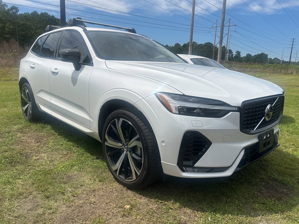 2025 Volvo XC60 B5 photo 2