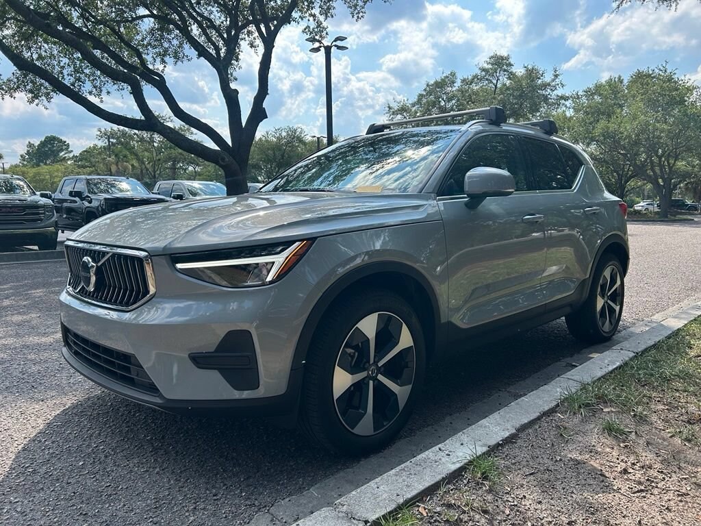 Used 2025 Volvo XC40 B5 Core Bright Theme SUV