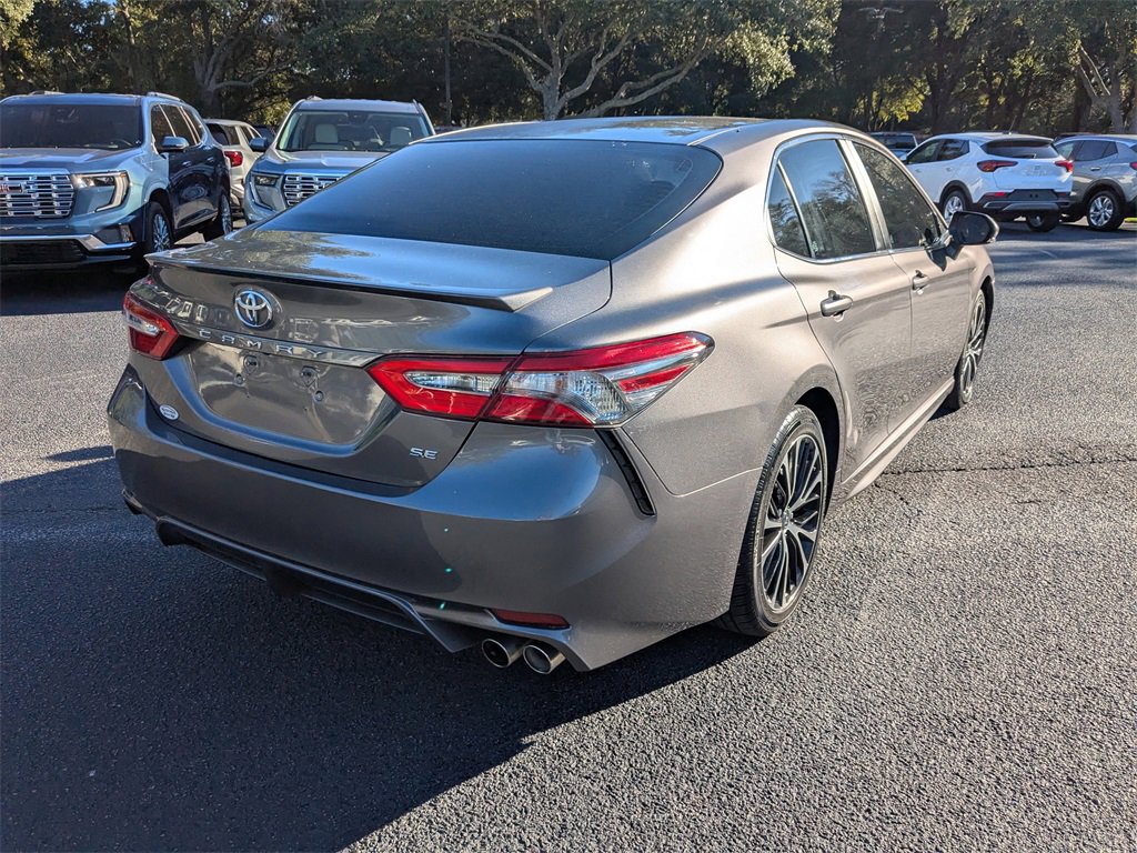 2018 Toyota Camry SE photo 4
