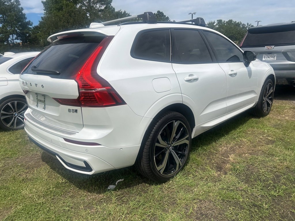 2025 Volvo XC60 B5 photo 3