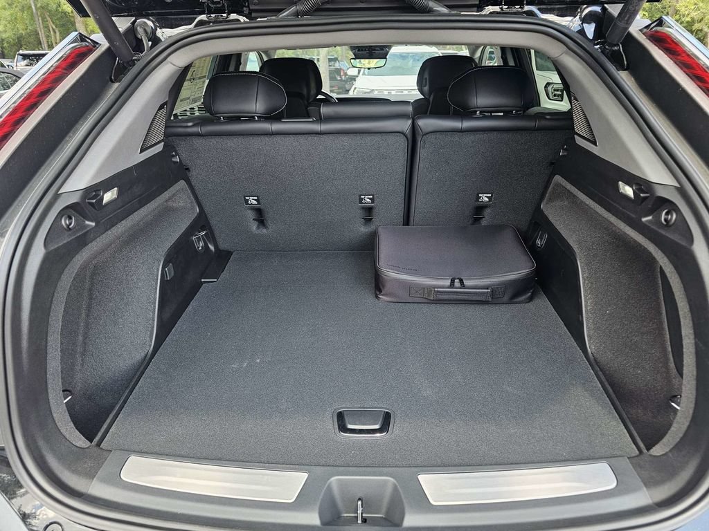 2027 Cadillac OPTIQ Luxury - Photo 14