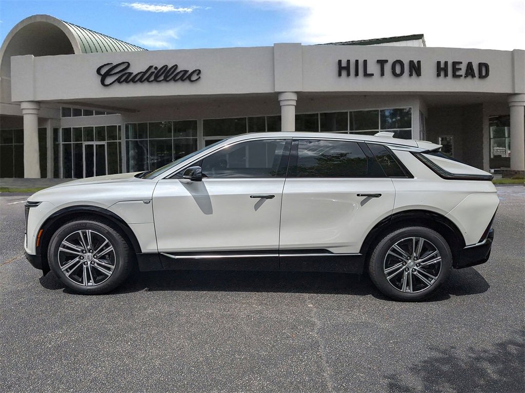 2025 Cadillac Lyriq Luxury photo 2