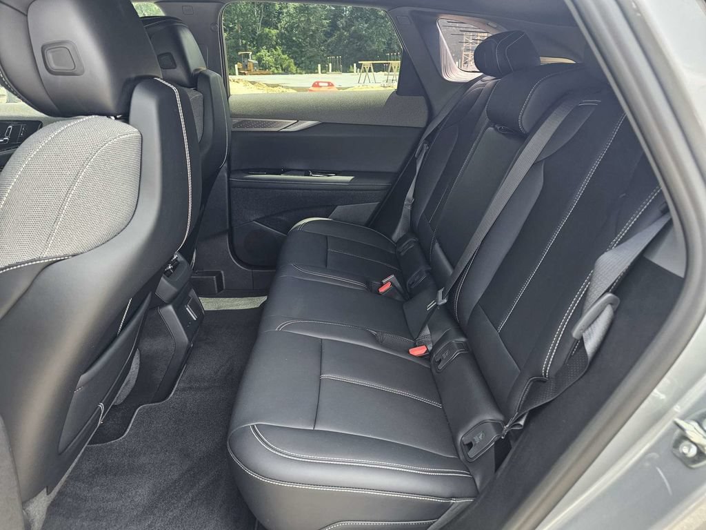 2027 Cadillac OPTIQ Luxury - Photo 16