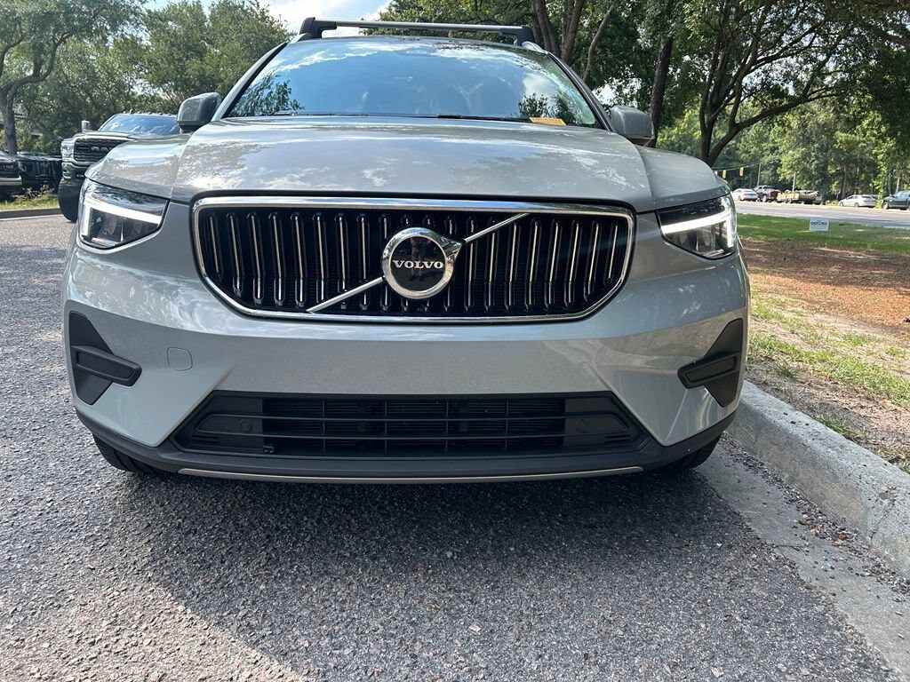 Used 2025 Volvo XC40 B5 Core Bright Theme SUV
