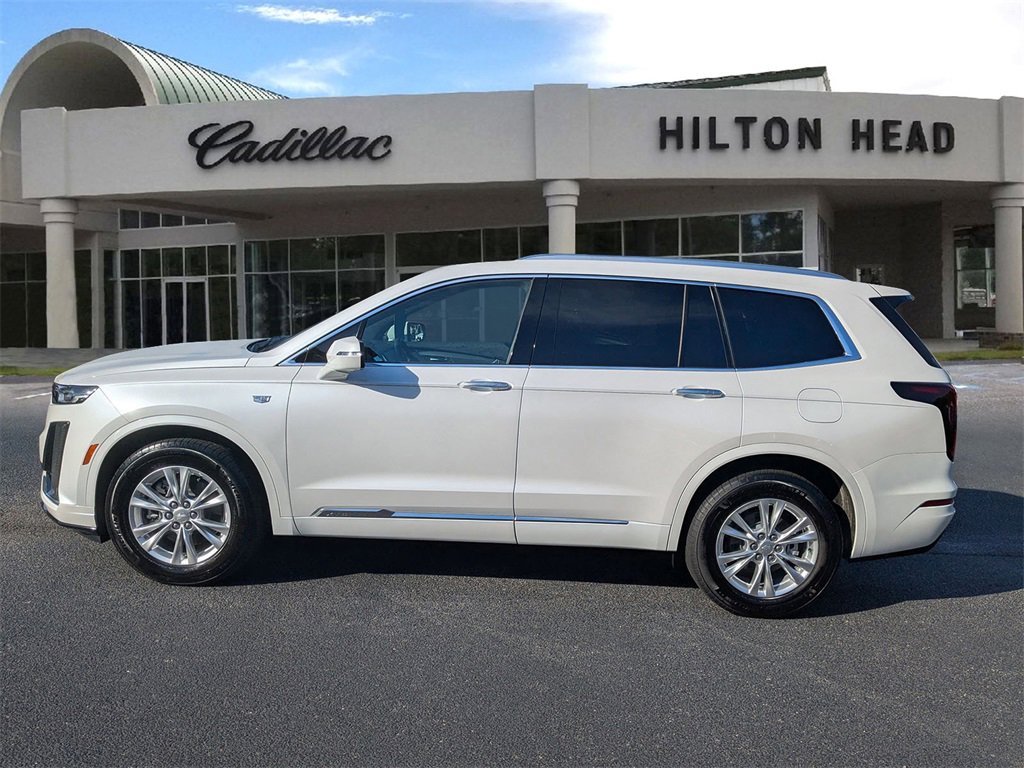 2025 Cadillac XT6 Luxury photo 3