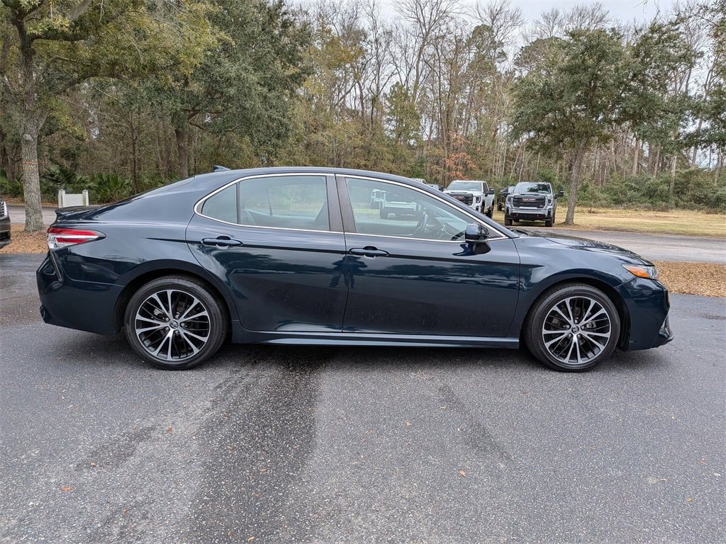 Used 2020 Toyota Camry SE Sedan