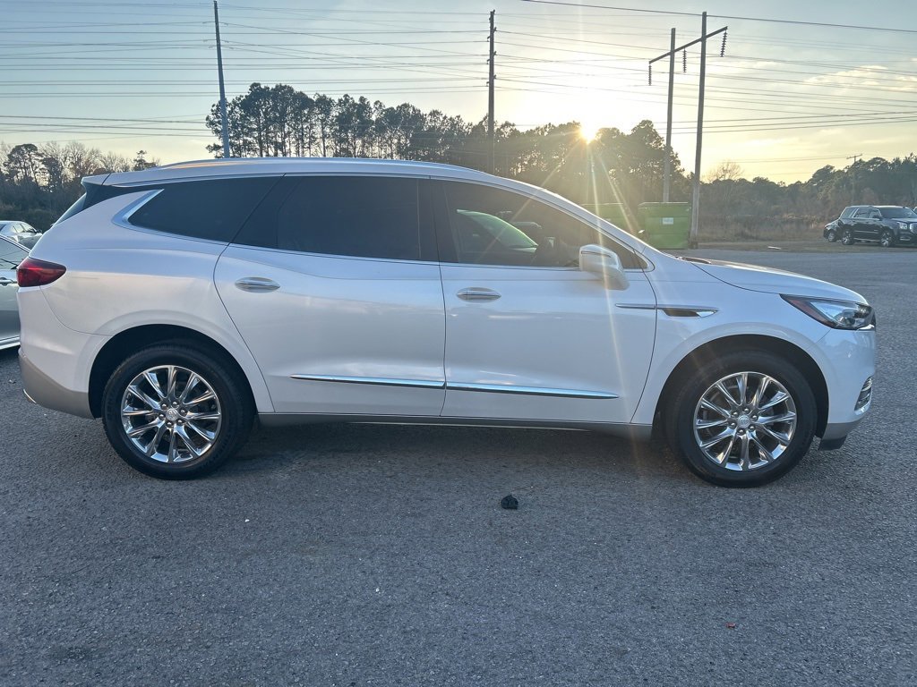 2019 Buick Enclave Essence's photo