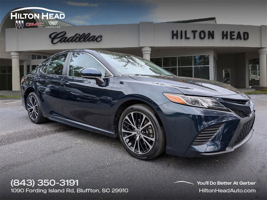 Used 2020 Toyota Camry SE Sedan