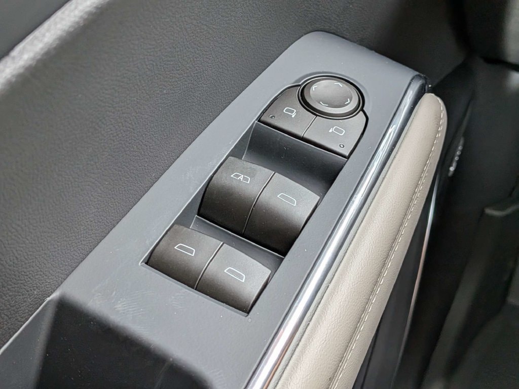 2027 GMC Acadia Elevation - Photo 25