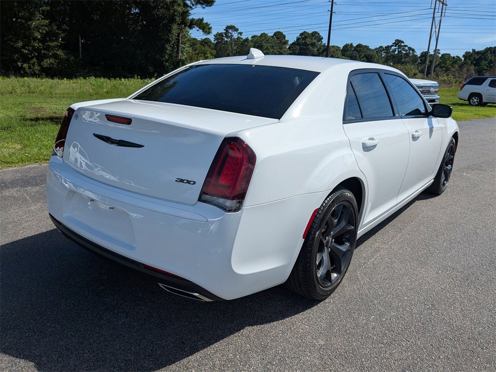 2023 Chrysler 300 Touring photo 4