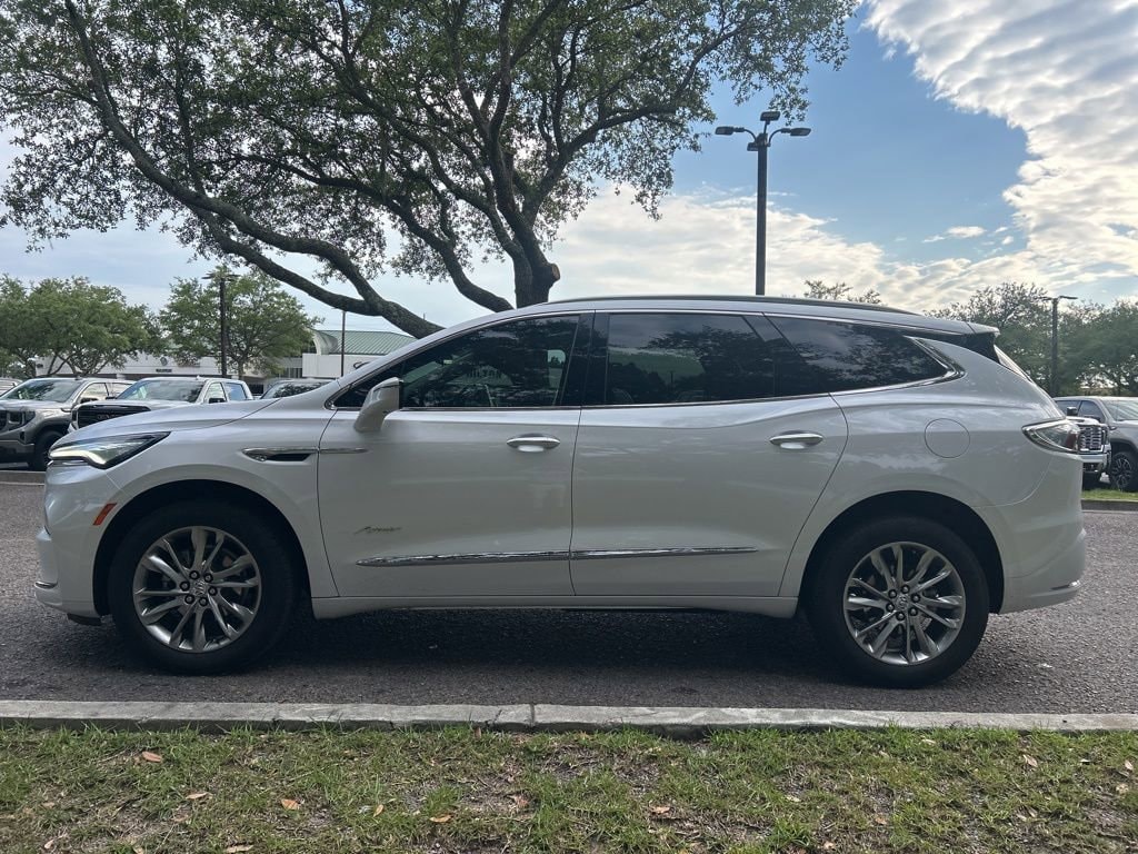 2023 Buick Enclave Avenir's photo