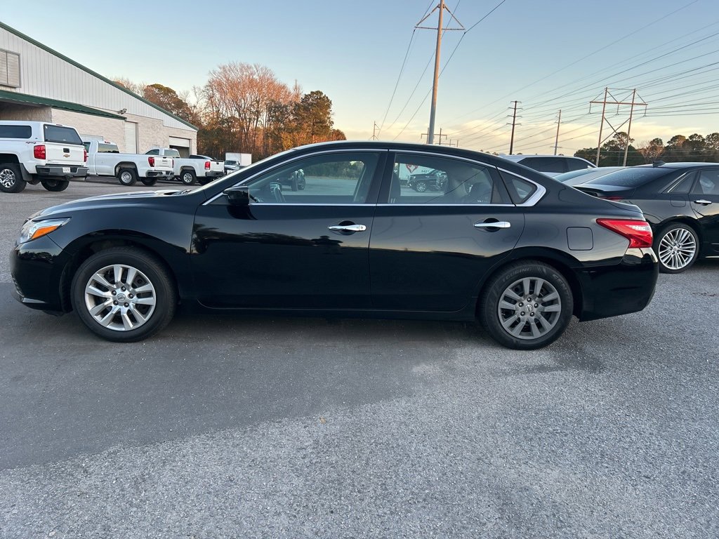 2017 Nissan Altima S's photo