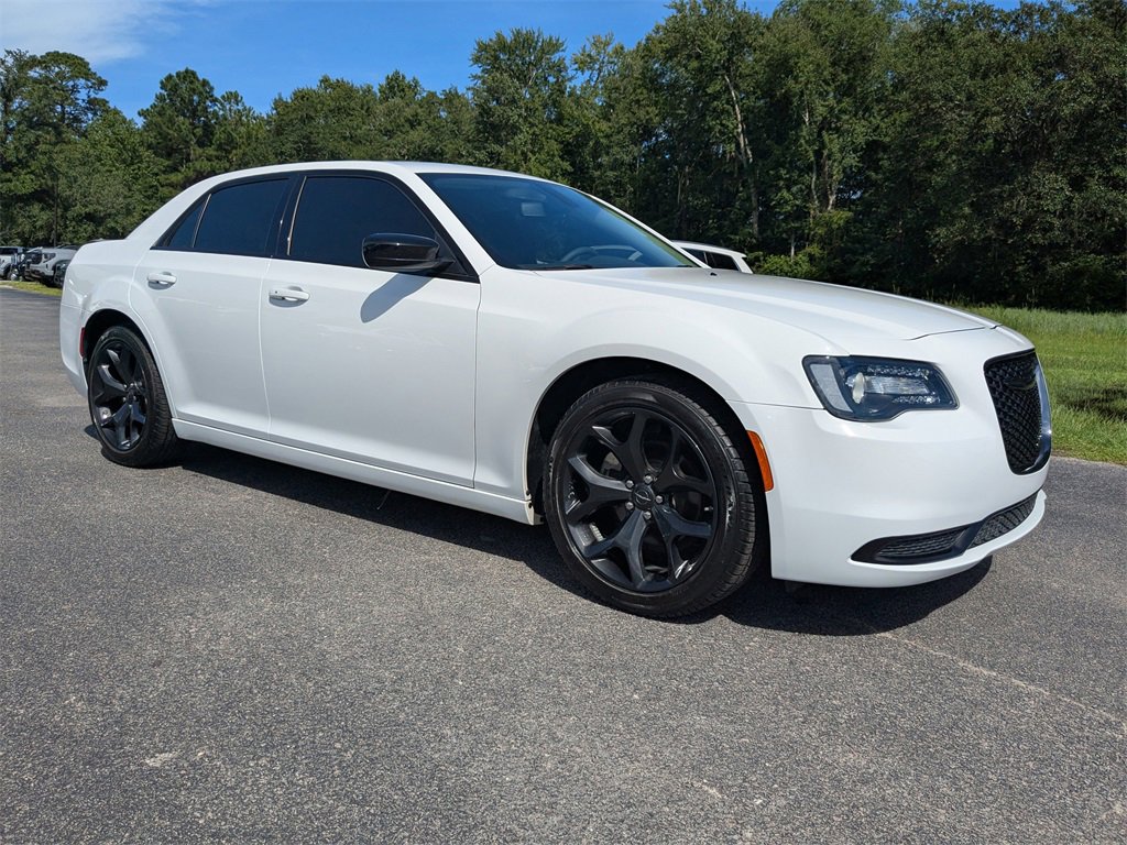 2023 Chrysler 300 Touring photo 2