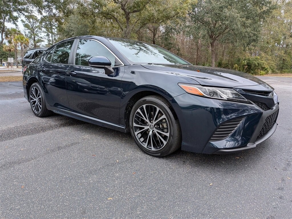Used 2020 Toyota Camry SE Sedan