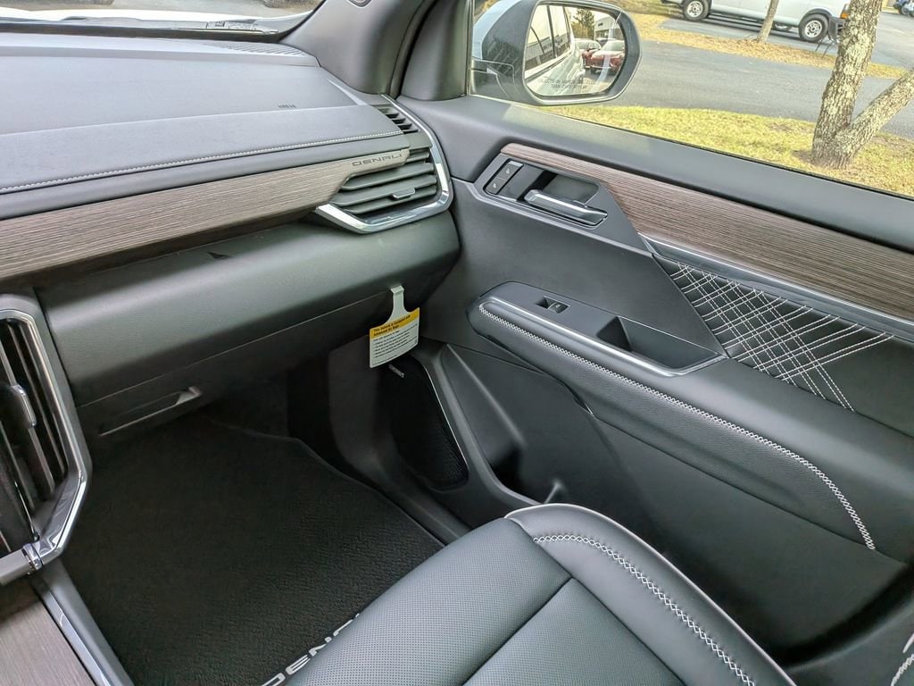 2026 GMC Acadia Denali - Photo 17