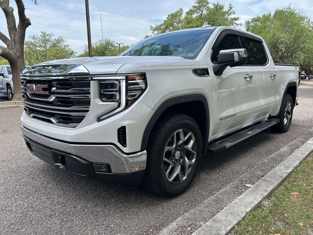 2023 GMC Sierra 4WD Crew Cab Short Box SLT's photo