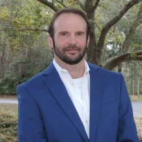 Staff member James Way from ID_1f62b0