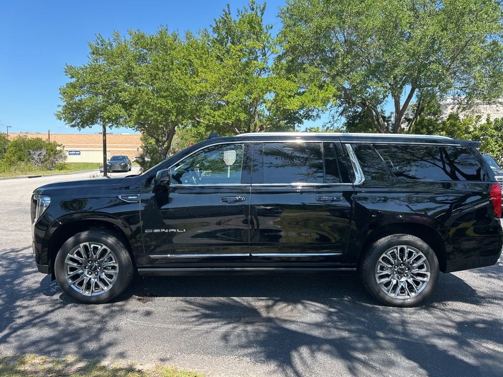 2024 GMC Yukon Denali Ultimate AWD's photo