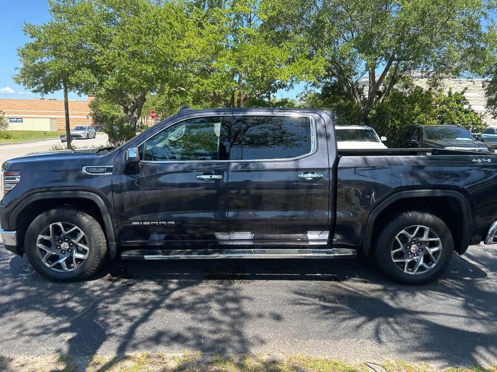 2022 GMC Sierra 4WD Crew Cab Short Box SLT's photo