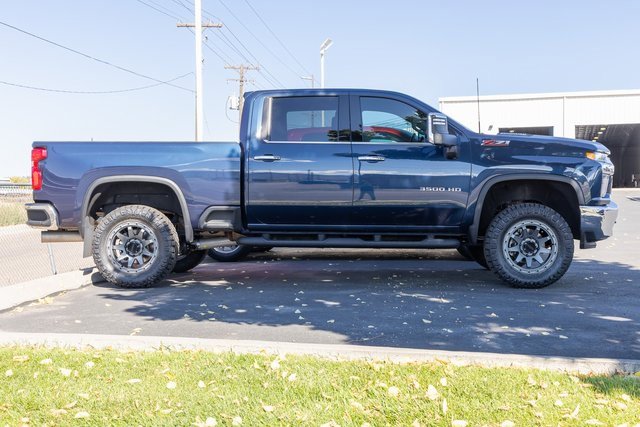 2022 Chevrolet Silverado 3500HD LTZ photo 2