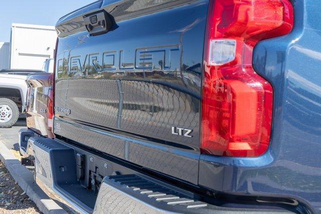 2022 Chevrolet Silverado 3500HD LTZ photo 4