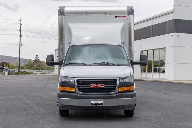 2025 Gmc Savana Cutaway photo 2