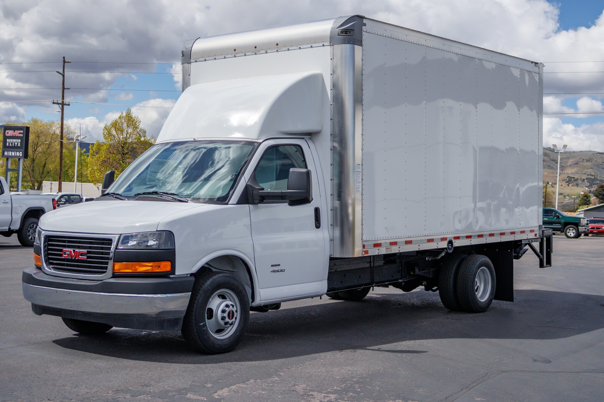 2025 GMC Savana Cutaway