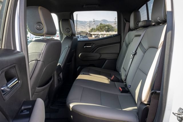 2024 Chevrolet Colorado ZR2 - Photo 8