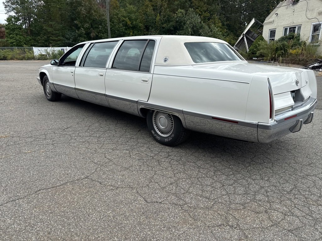 1995 Cadillac Fleetwood photo 2